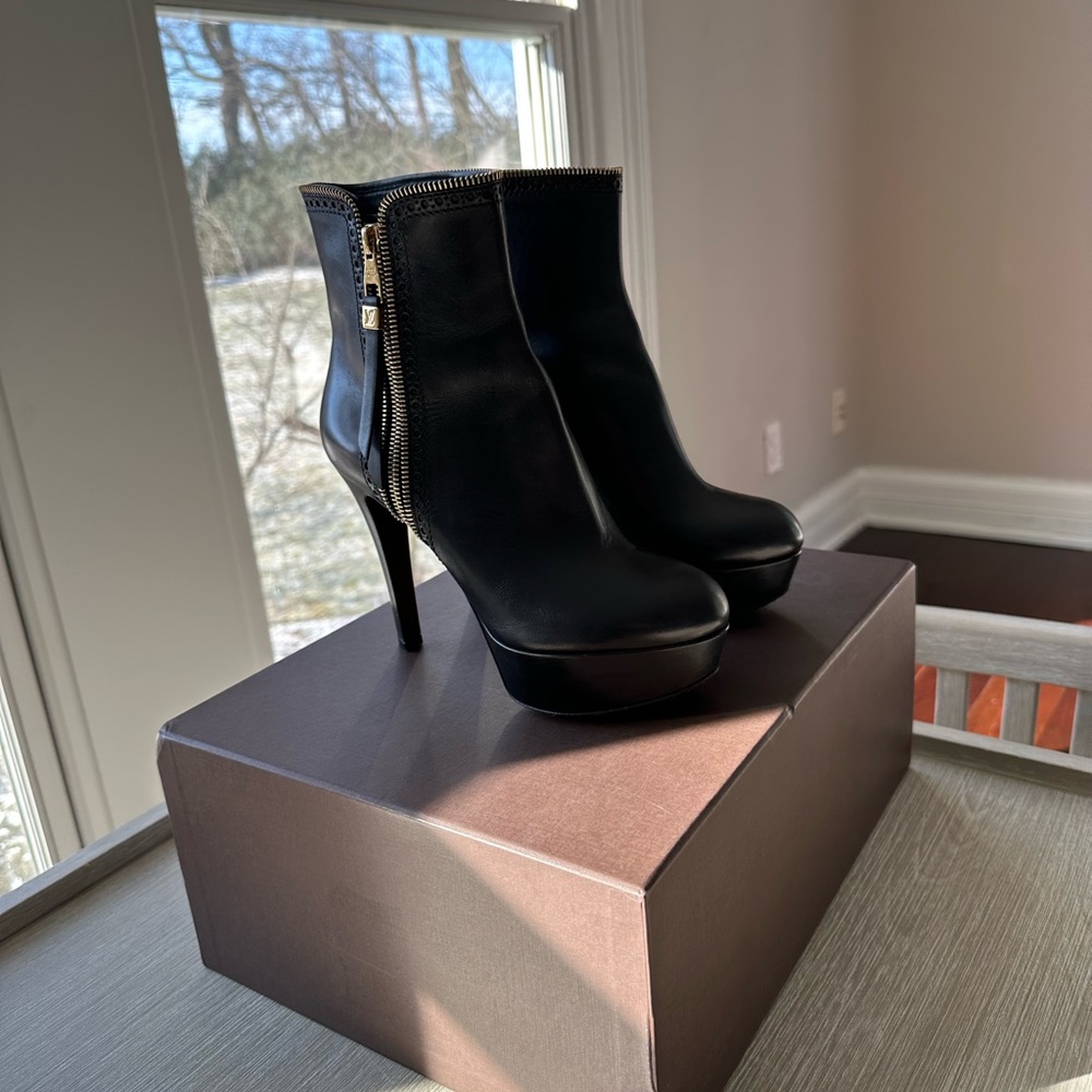 Louis Vuitton Platform Boots - Picture 6 of 8